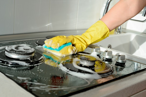 Traditional cleaning of a kitchen appliance